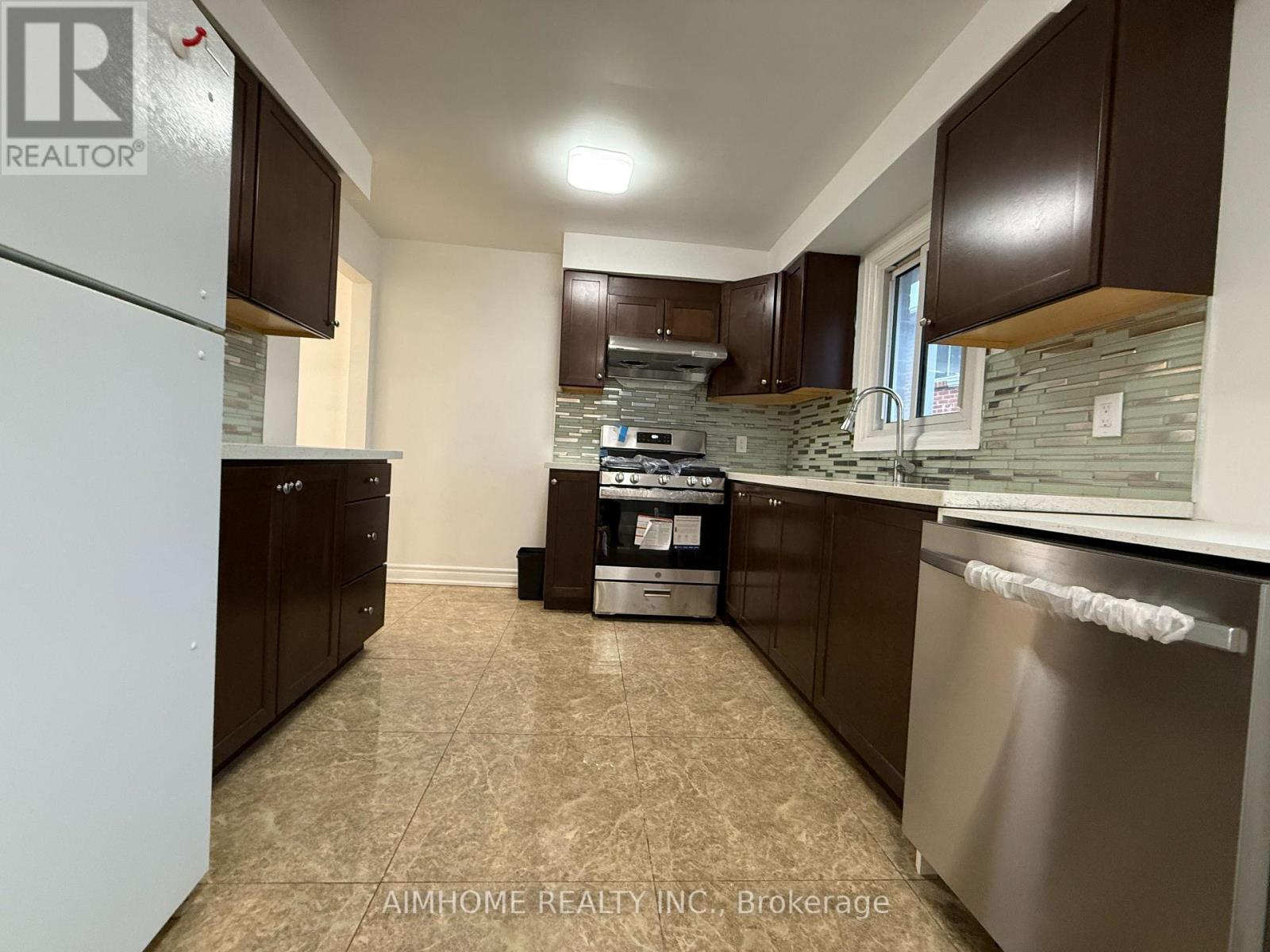 Upper - 100 Hickorynut Drive, Toronto, Ontario  M2J 4W7 - Photo 3 - C12917648