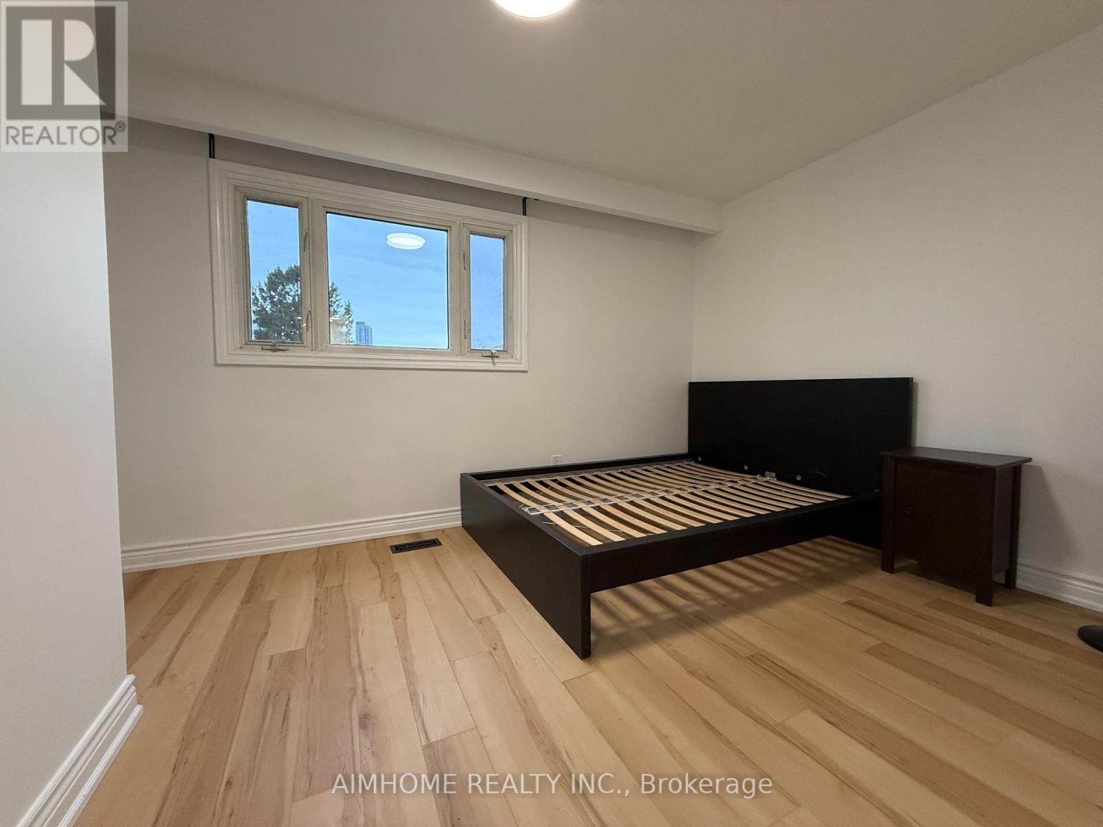 Upper - 100 Hickorynut Drive, Toronto, Ontario  M2J 4W7 - Photo 5 - C12917648