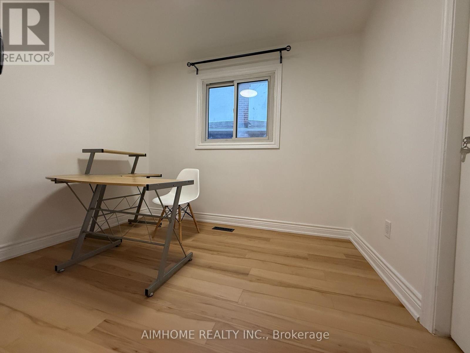 Upper - 100 Hickorynut Drive, Toronto, Ontario  M2J 4W7 - Photo 7 - C12917648