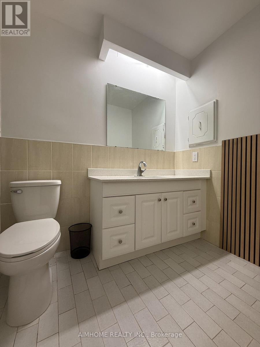 Upper - 100 Hickorynut Drive, Toronto, Ontario  M2J 4W7 - Photo 9 - C12917648