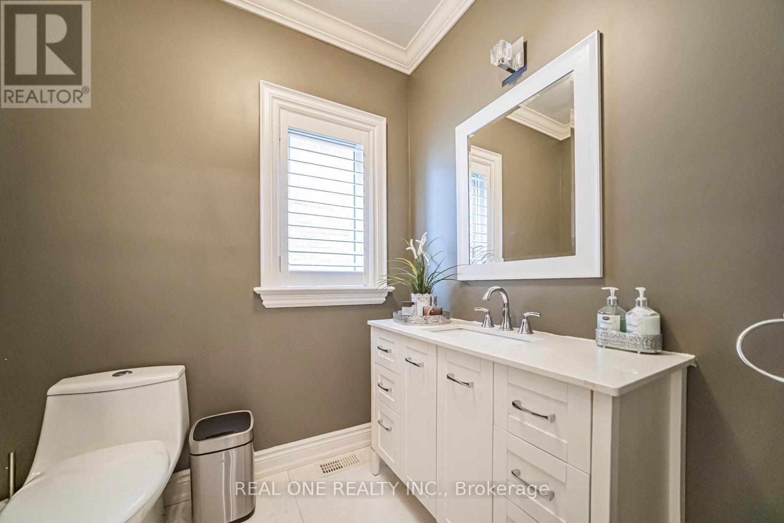 85 Dell Park Avenue, Toronto, Ontario  M6B 2T9 - Photo 10 - C12917676