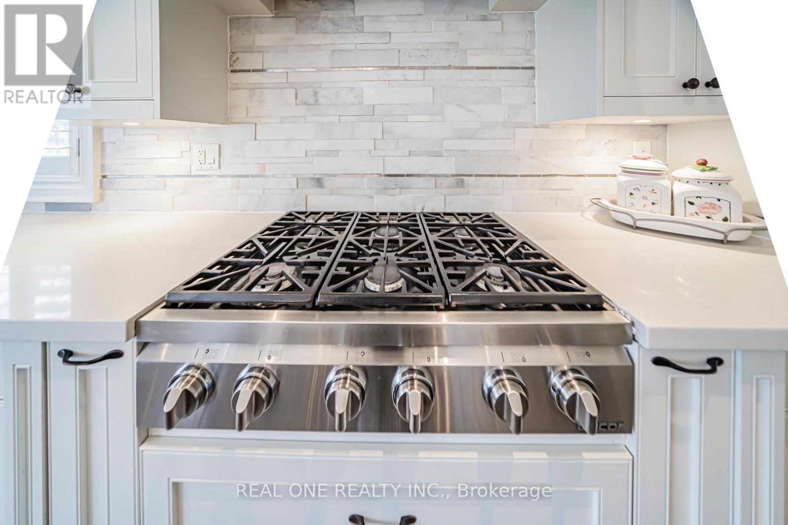 85 Dell Park Avenue, Toronto, Ontario  M6B 2T9 - Photo 22 - C12917676