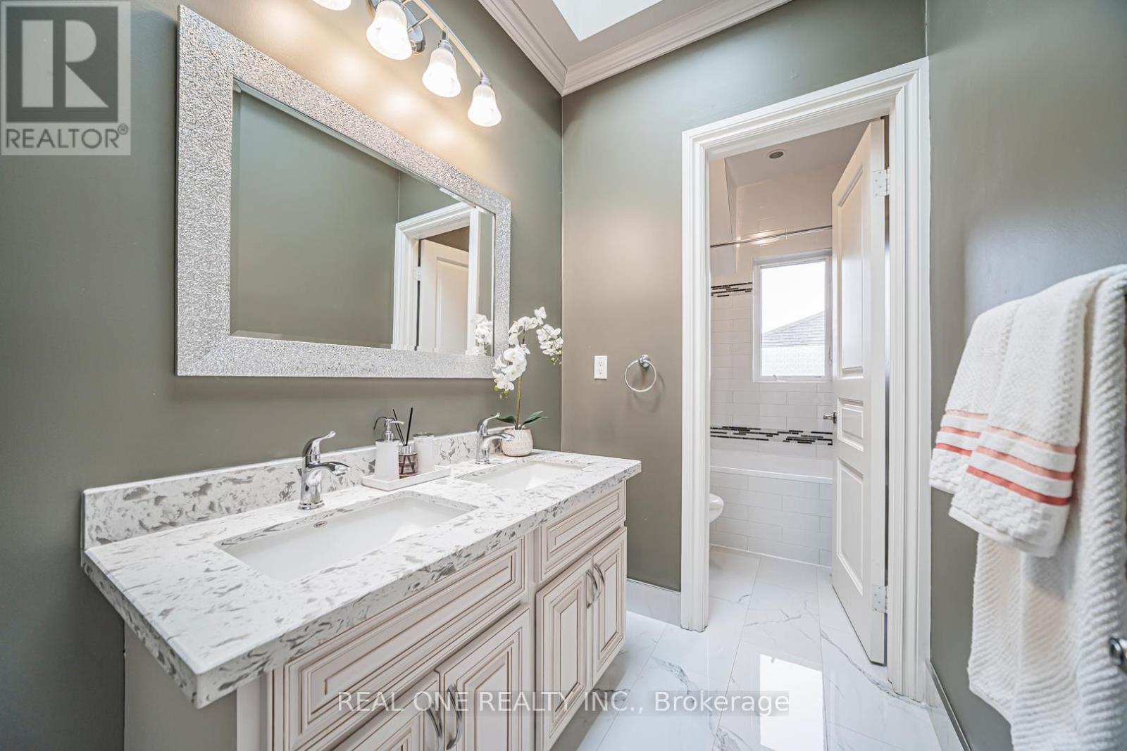 85 Dell Park Avenue, Toronto, Ontario  M6B 2T9 - Photo 39 - C12917676