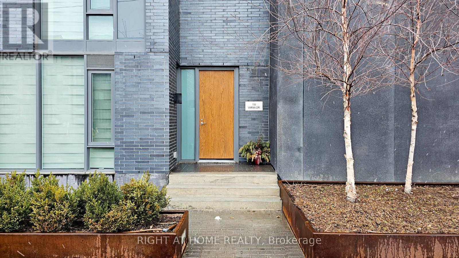 101 - 118 VARNA DRIVE, Toronto, Ontario