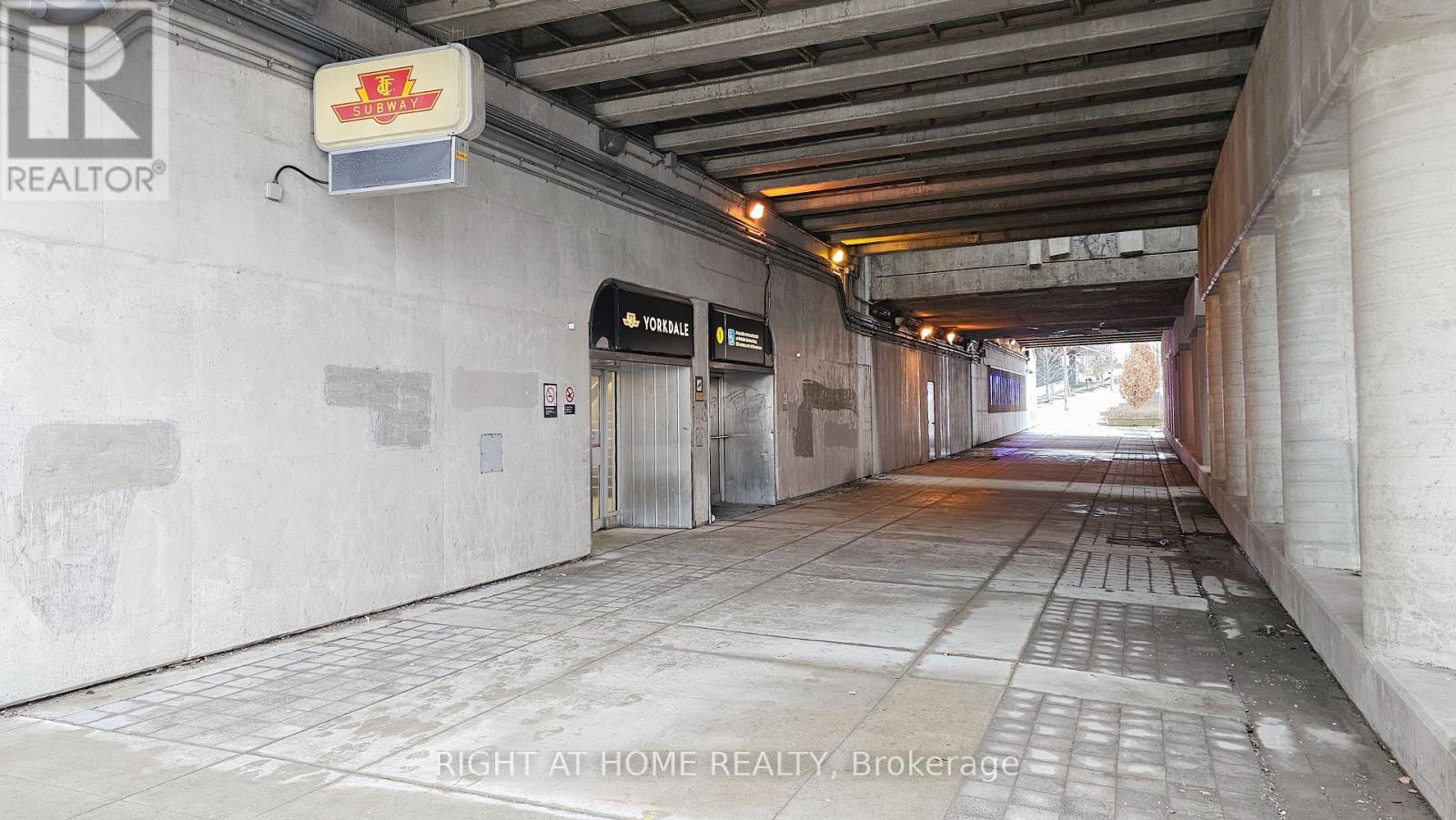 101 - 118 Varna Drive, Toronto, Ontario  M6A 1N3 - Photo 27 - C12917706