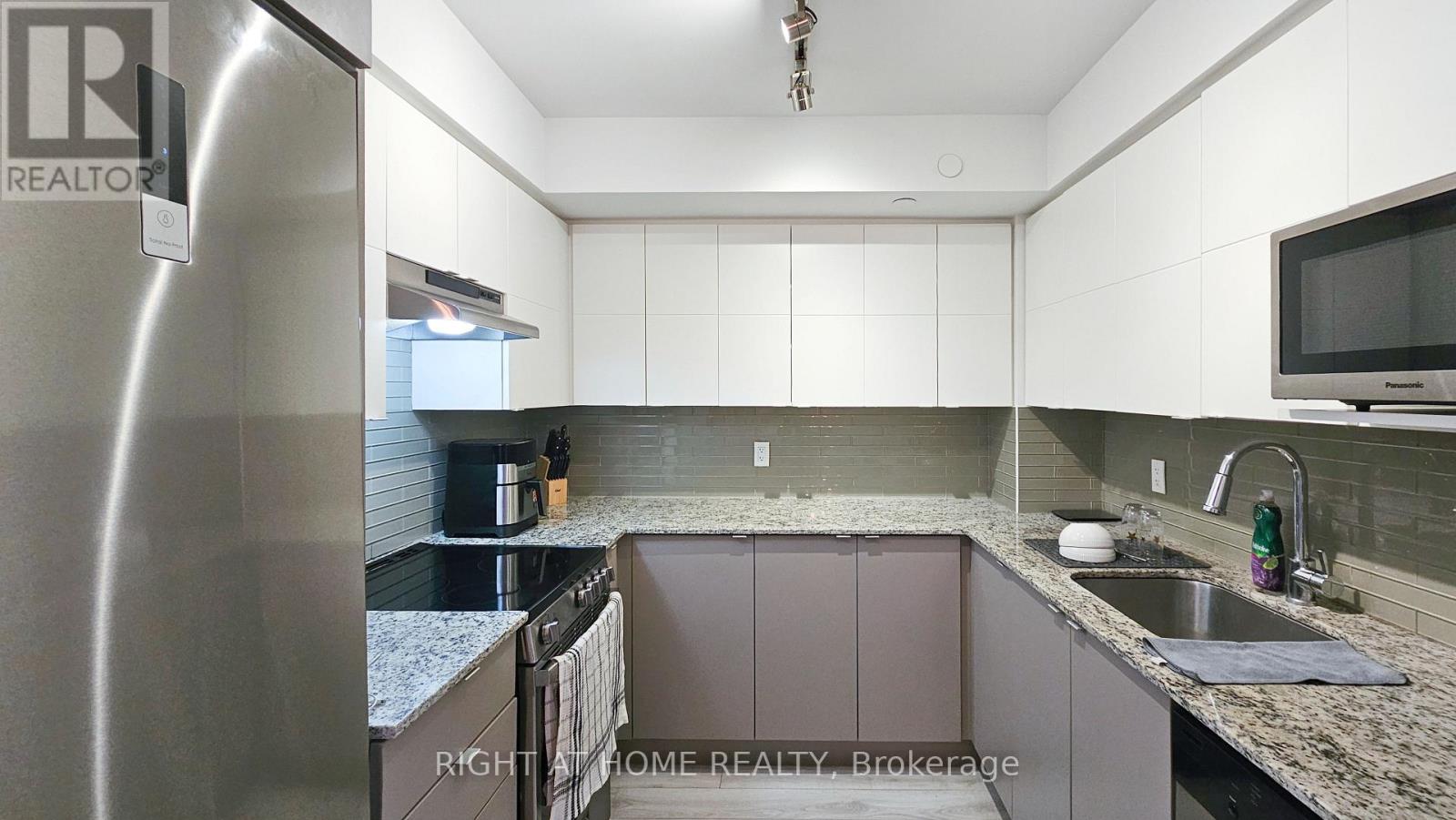 101 - 118 Varna Drive, Toronto, Ontario  M6A 1N3 - Photo 8 - C12917706