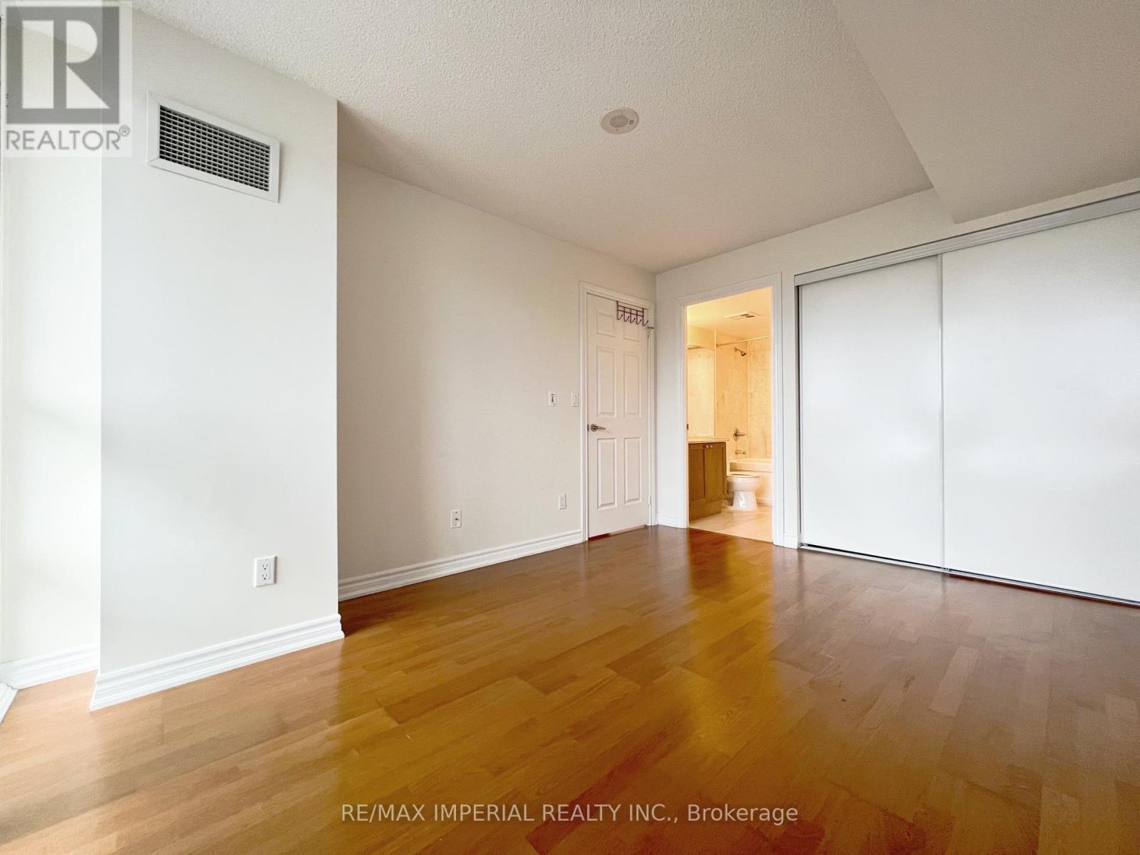 3003 - 761 Bay Street, Toronto, Ontario  M5G 2R2 - Photo 10 - C12917716