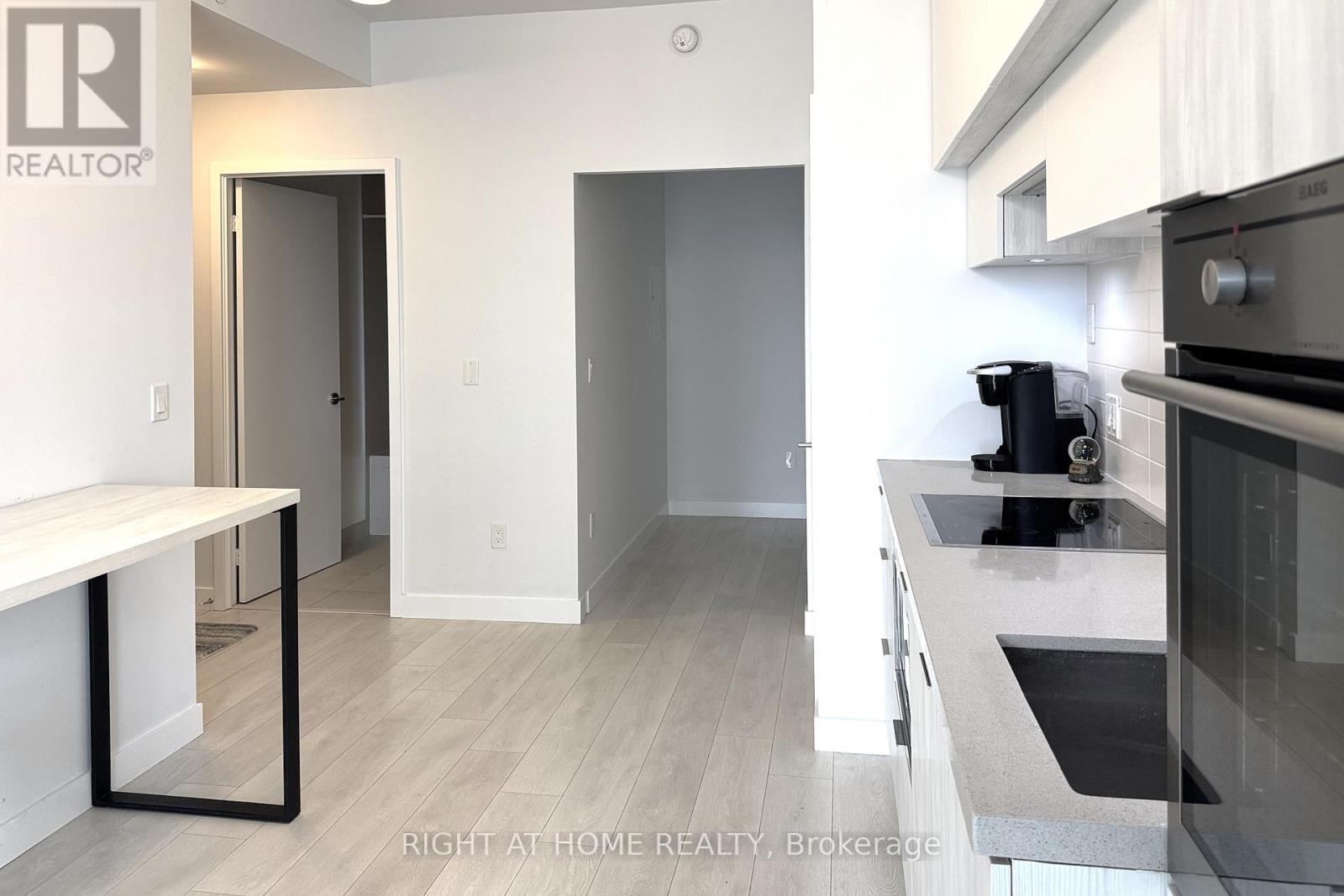 901 - 8 Eglinton Avenue E, Toronto, Ontario  M4P 0C1 - Photo 2 - C12917744