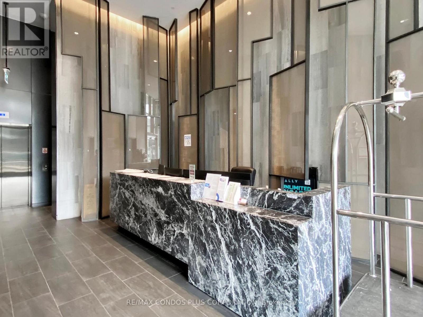 410 - 27 Bathurst Street, Toronto, Ontario  M5V 0R1 - Photo 5 - C12917746