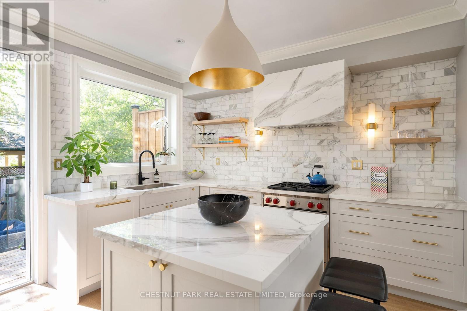 131 Alcorn Avenue, Toronto, Ontario  M4V 1E5 - Photo 15 - C12917754