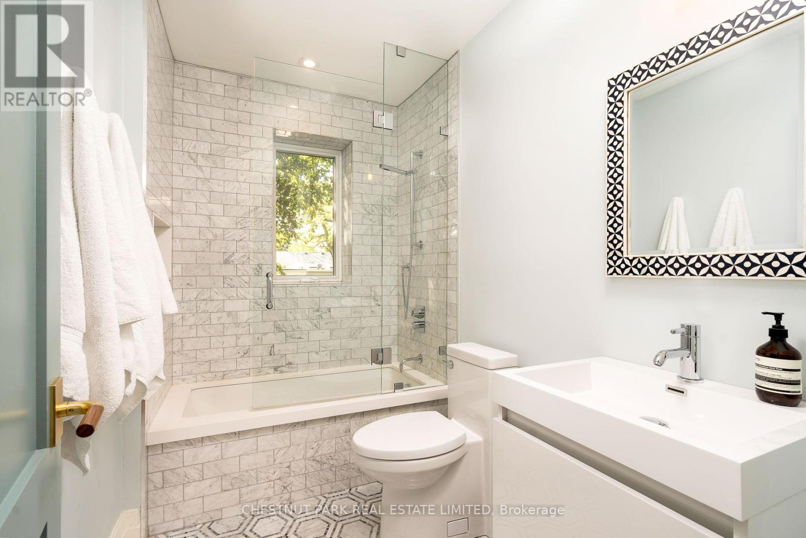 131 Alcorn Avenue, Toronto, Ontario  M4V 1E5 - Photo 32 - C12917754