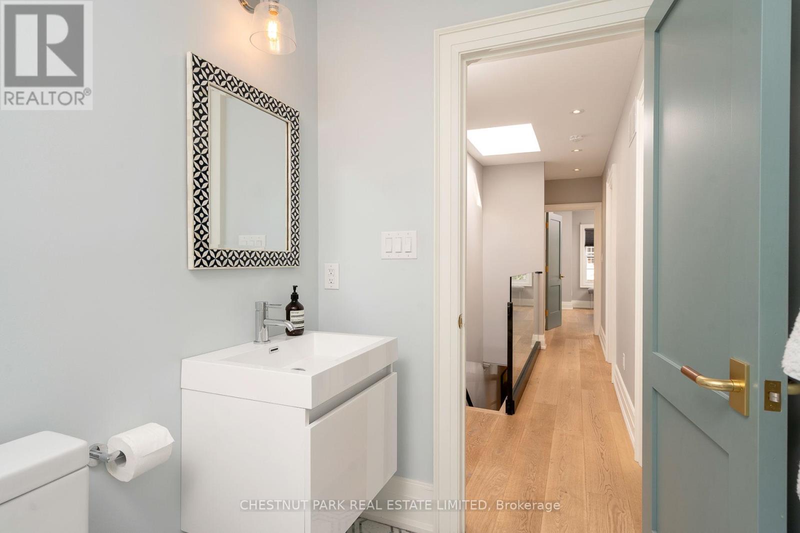 131 Alcorn Avenue, Toronto, Ontario  M4V 1E5 - Photo 34 - C12917754