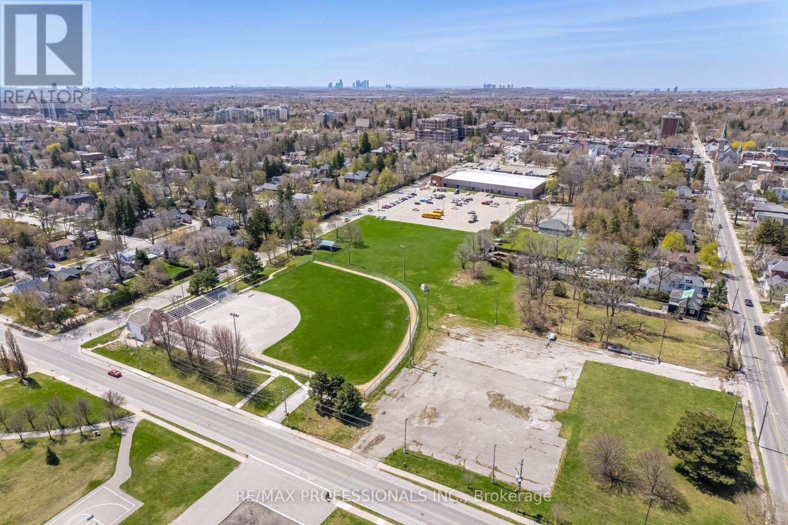 77 Bedford Park Avenue, Richmond Hill, Ontario  L4C 2N9 - Photo 46 - N12680072