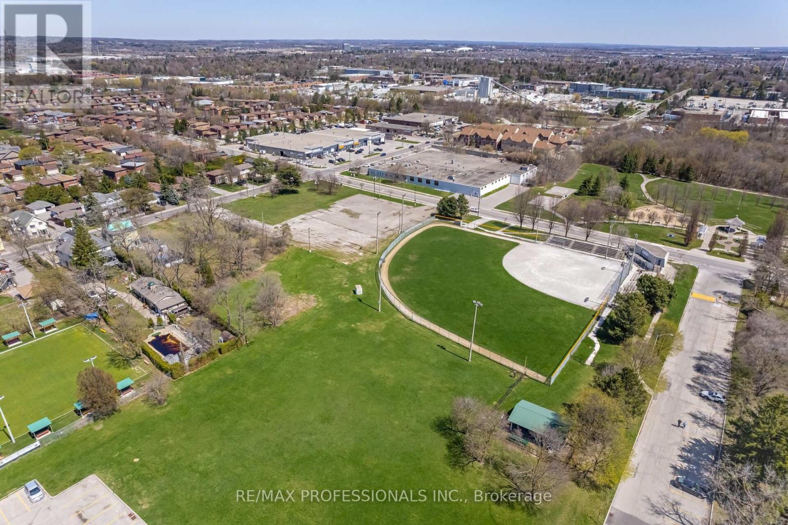 77 Bedford Park Avenue, Richmond Hill, Ontario  L4C 2N9 - Photo 47 - N12680072