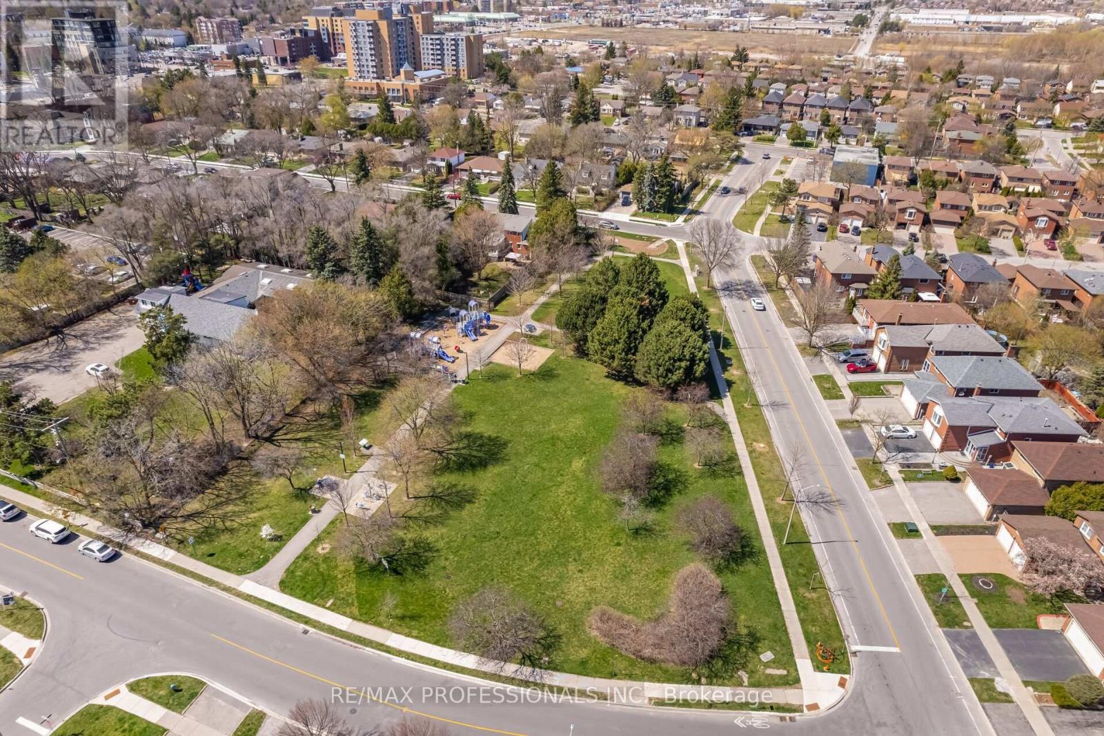 77 Bedford Park Avenue, Richmond Hill, Ontario  L4C 2N9 - Photo 44 - N12680072