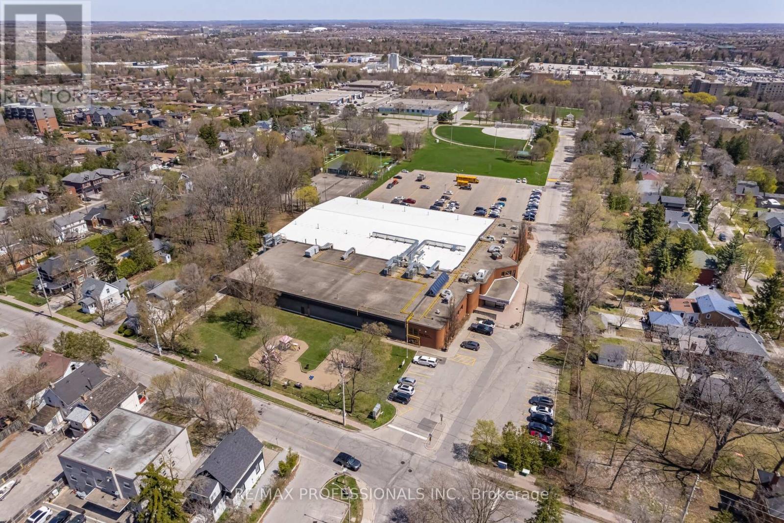 77 Bedford Park Avenue, Richmond Hill, Ontario  L4C 2N9 - Photo 49 - N12680072