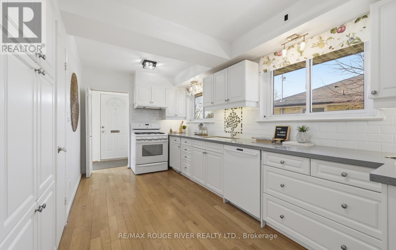 114 Rochman Boulevard, Toronto, Ontario  M1H 1S2 - Photo 3 - E12917764