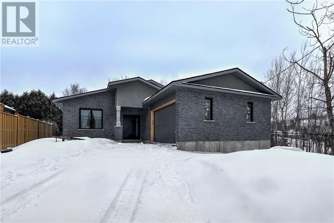 2210 Treeview Road, Sudbury, Ontario  P3E 5C5 - Photo 2 - 2126812