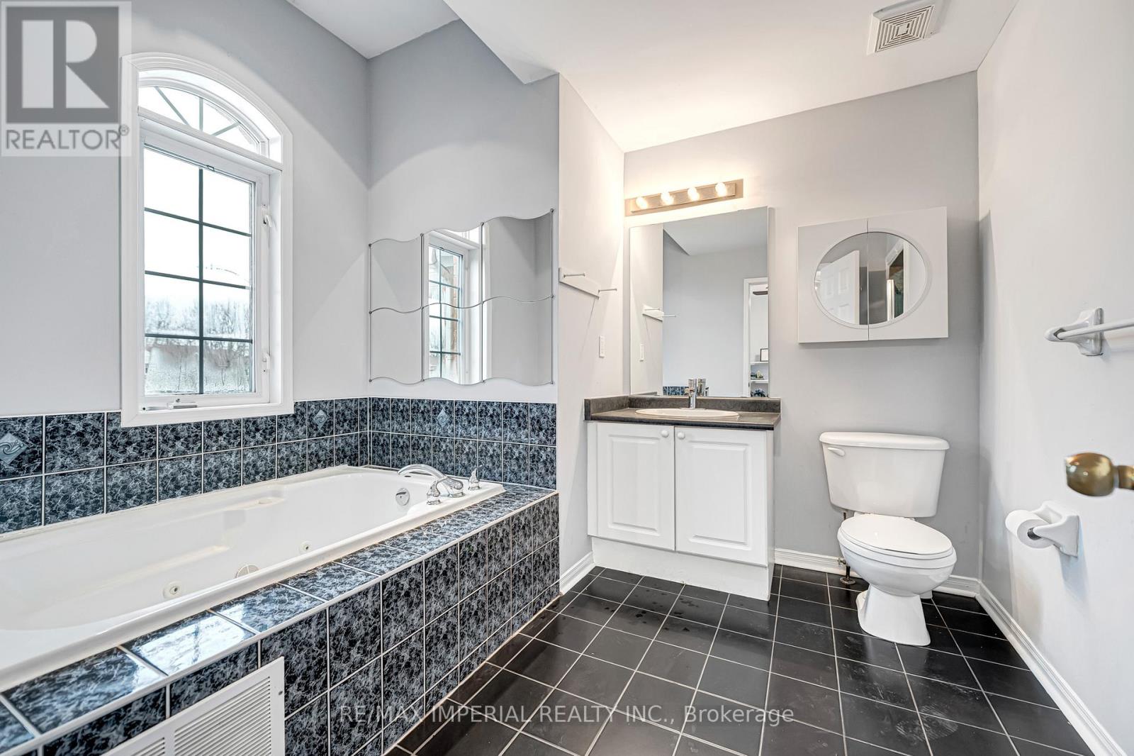 95 Long Point Drive, Richmond Hill, Ontario  L4E 3Z7 - Photo 26 - N12917652