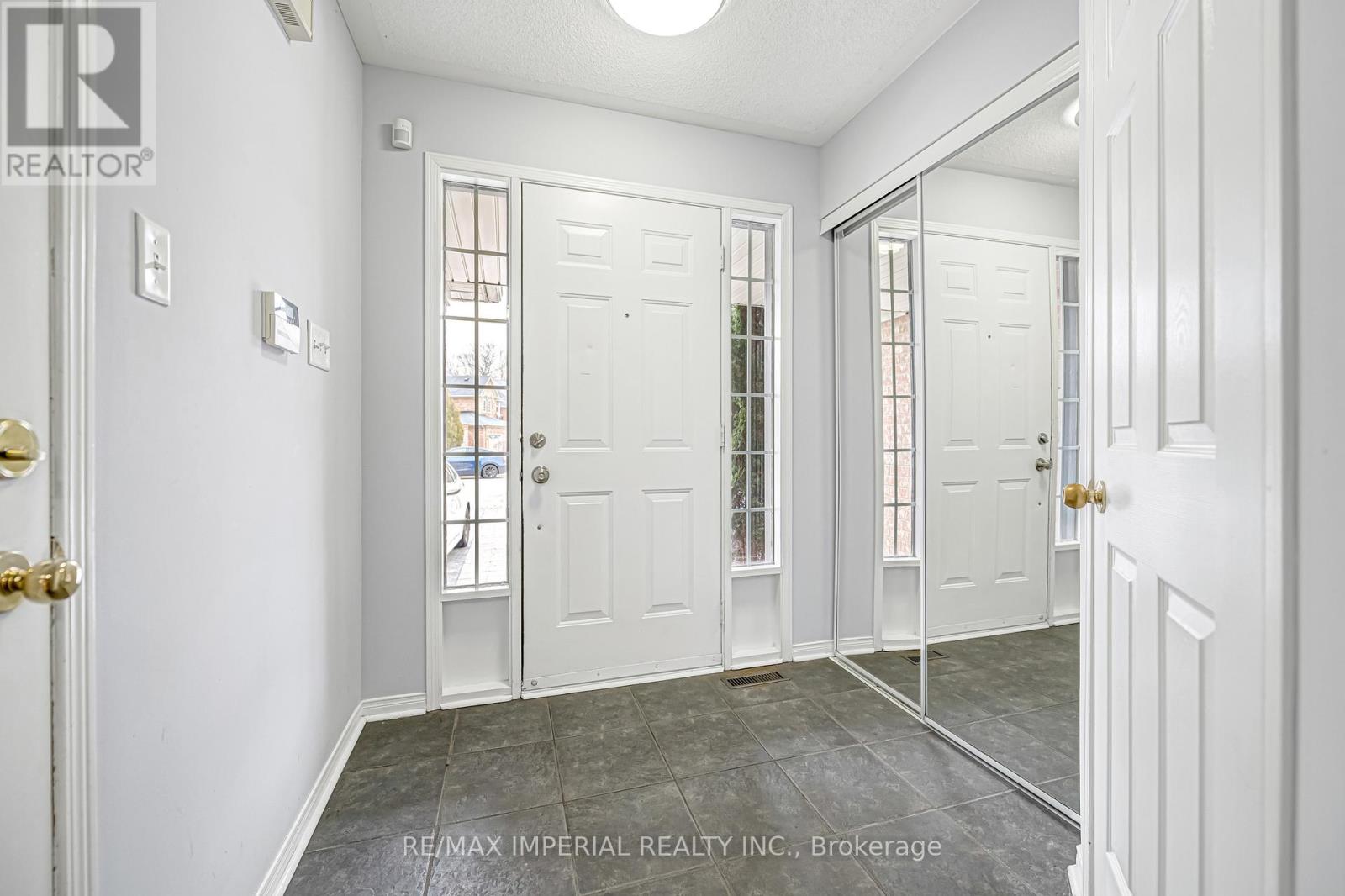 95 Long Point Drive, Richmond Hill, Ontario  L4E 3Z7 - Photo 5 - N12917652