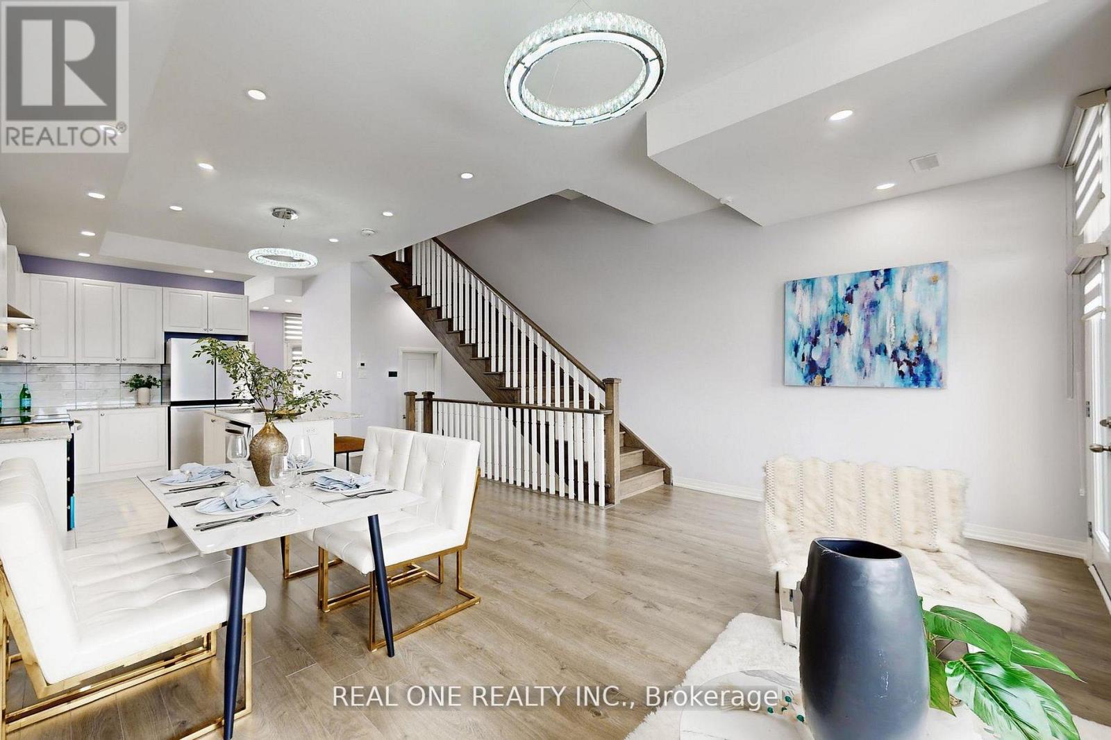 167 Markland Street, Markham, Ontario  L6C 3B5 - Photo 3 - N12917712