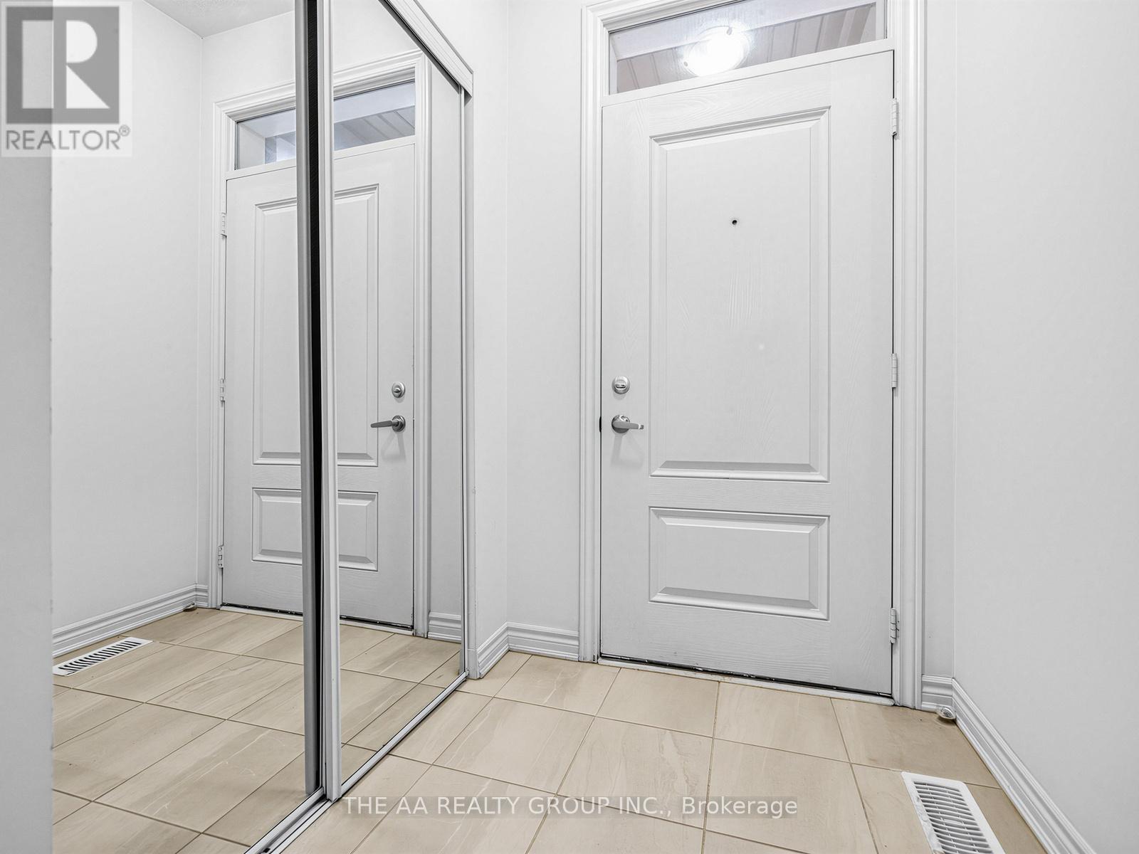 35 - 50 Edinburgh Drive W, Brampton, Ontario  L6Y 6A7 - Photo 4 - W12917728