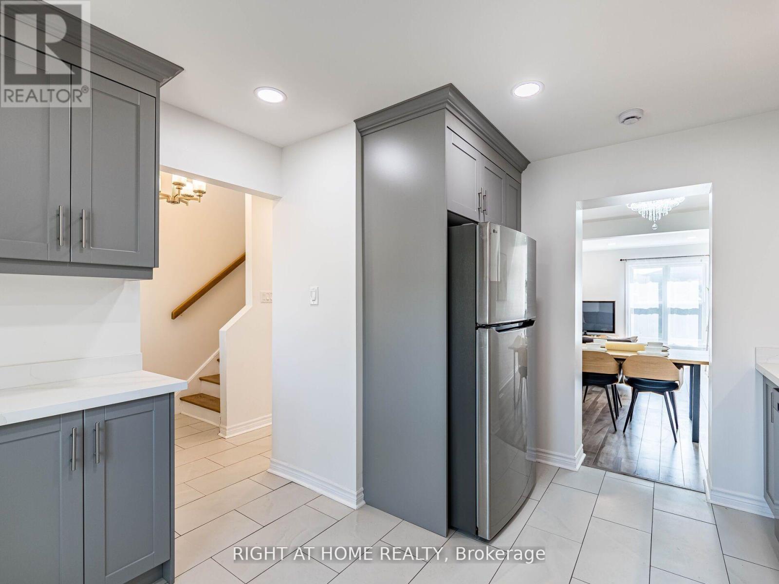 2 Giles Court, Toronto, Ontario  M9V 4C5 - Photo 11 - W12917766