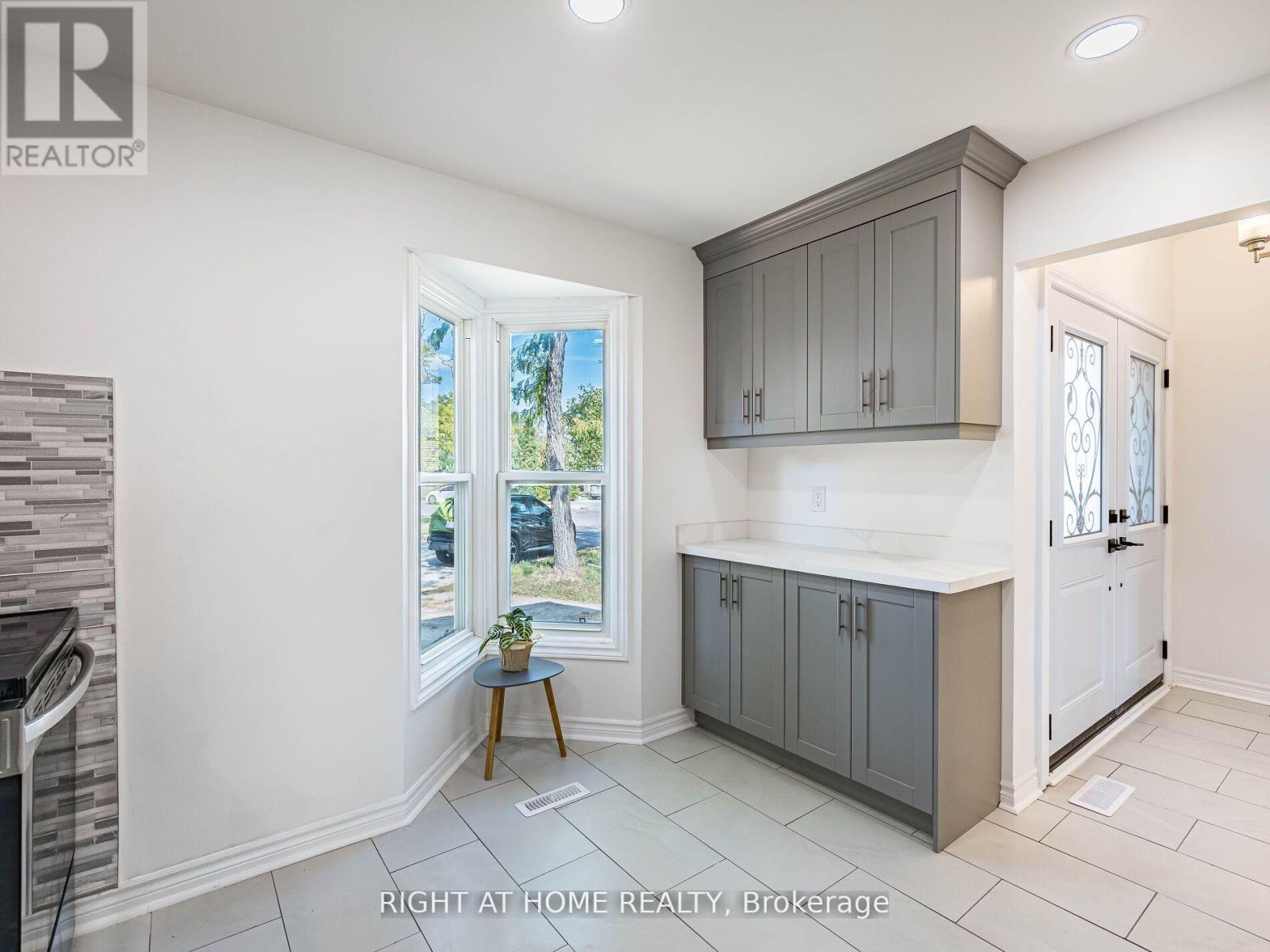 2 Giles Court, Toronto, Ontario  M9V 4C5 - Photo 12 - W12917766