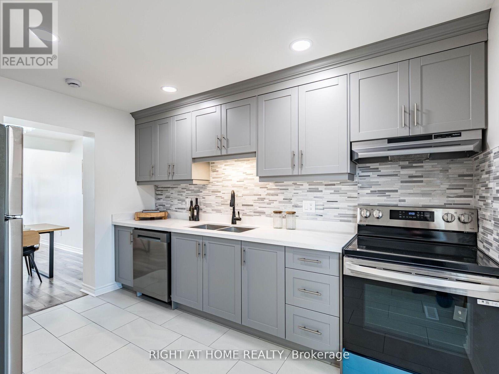 2 Giles Court, Toronto, Ontario  M9V 4C5 - Photo 13 - W12917766