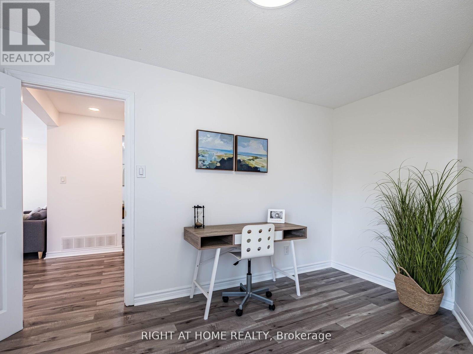 2 Giles Court, Toronto, Ontario  M9V 4C5 - Photo 15 - W12917766