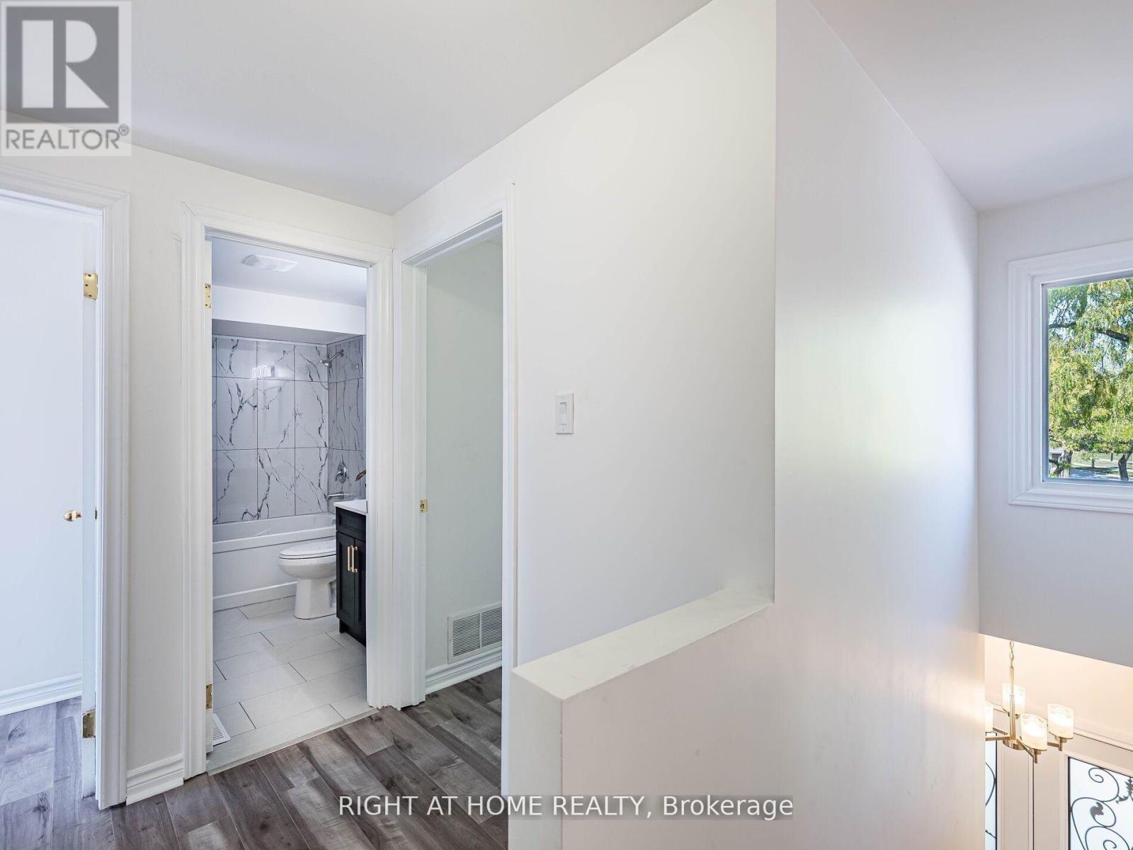 2 Giles Court, Toronto, Ontario  M9V 4C5 - Photo 17 - W12917766