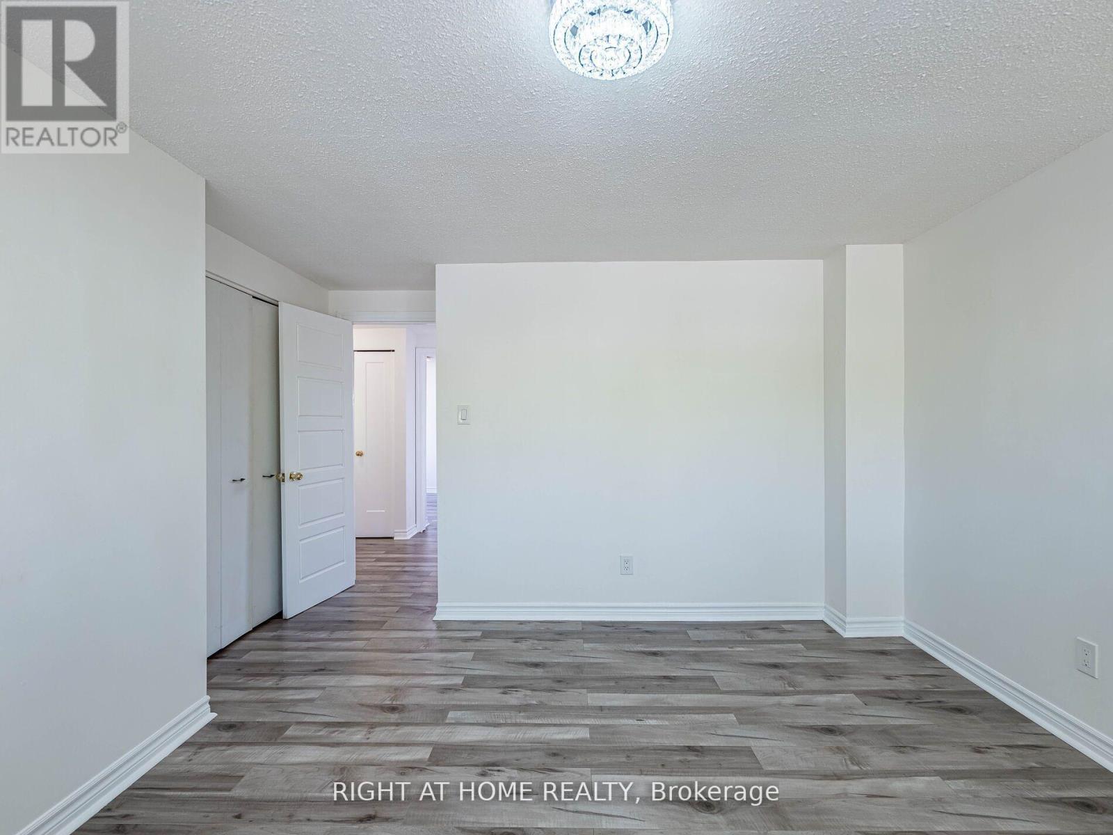 2 Giles Court, Toronto, Ontario  M9V 4C5 - Photo 19 - W12917766