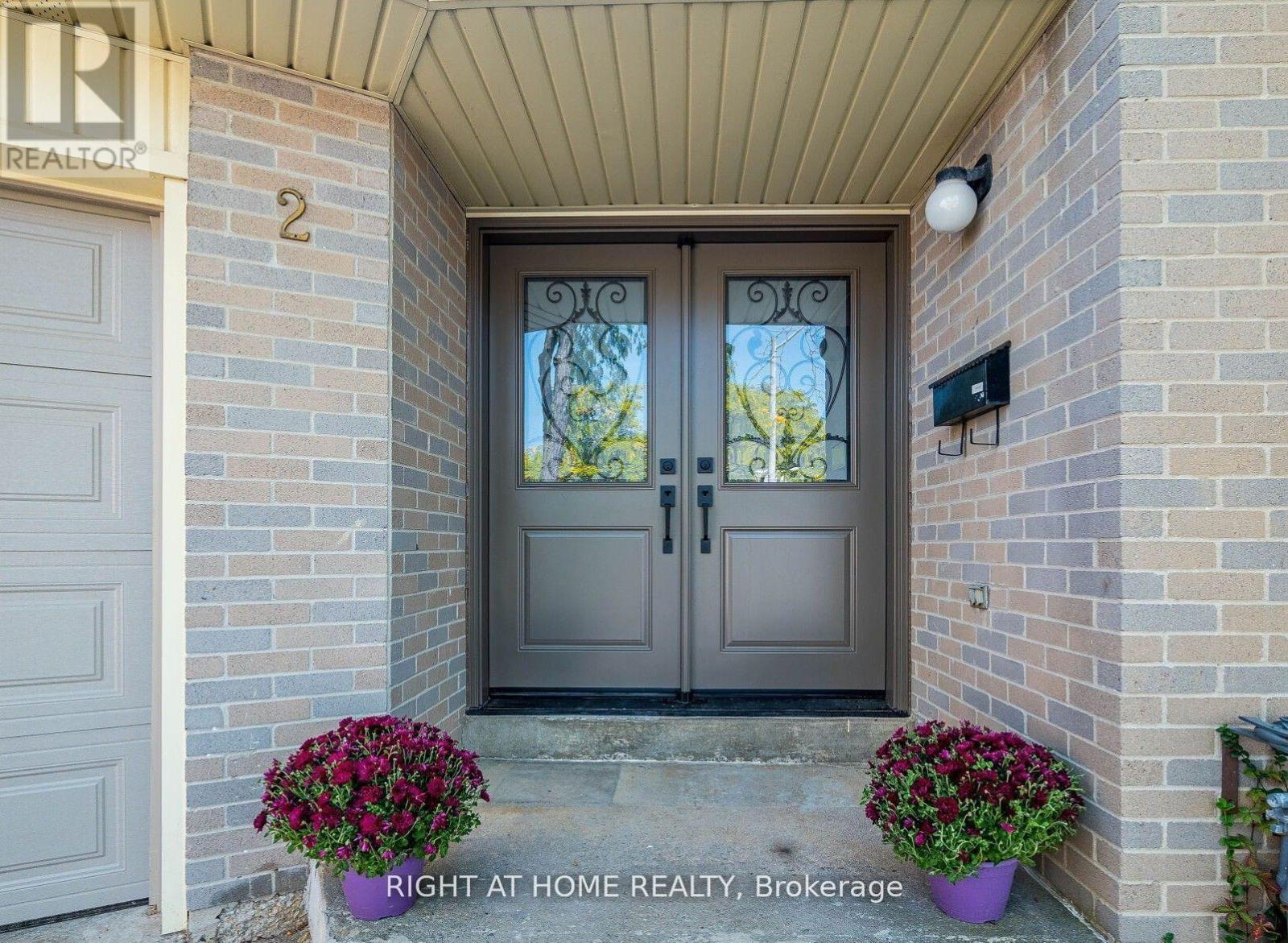 2 Giles Court, Toronto, Ontario  M9V 4C5 - Photo 2 - W12917766