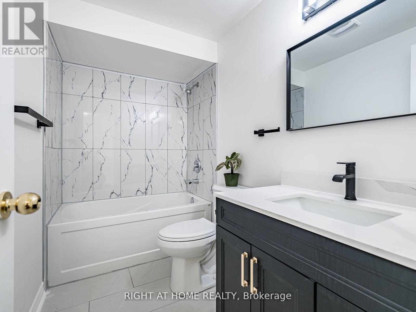 2 Giles Court, Toronto, Ontario  M9V 4C5 - Photo 20 - W12917766