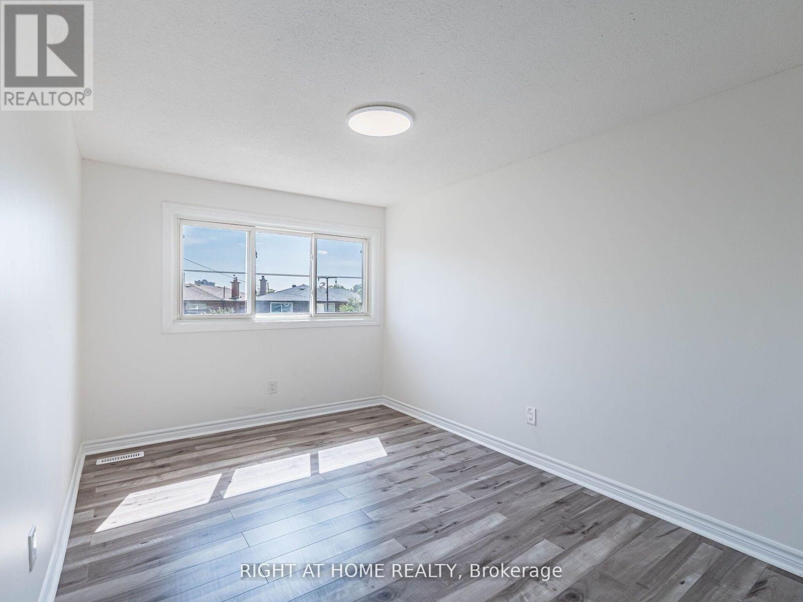 2 Giles Court, Toronto, Ontario  M9V 4C5 - Photo 21 - W12917766