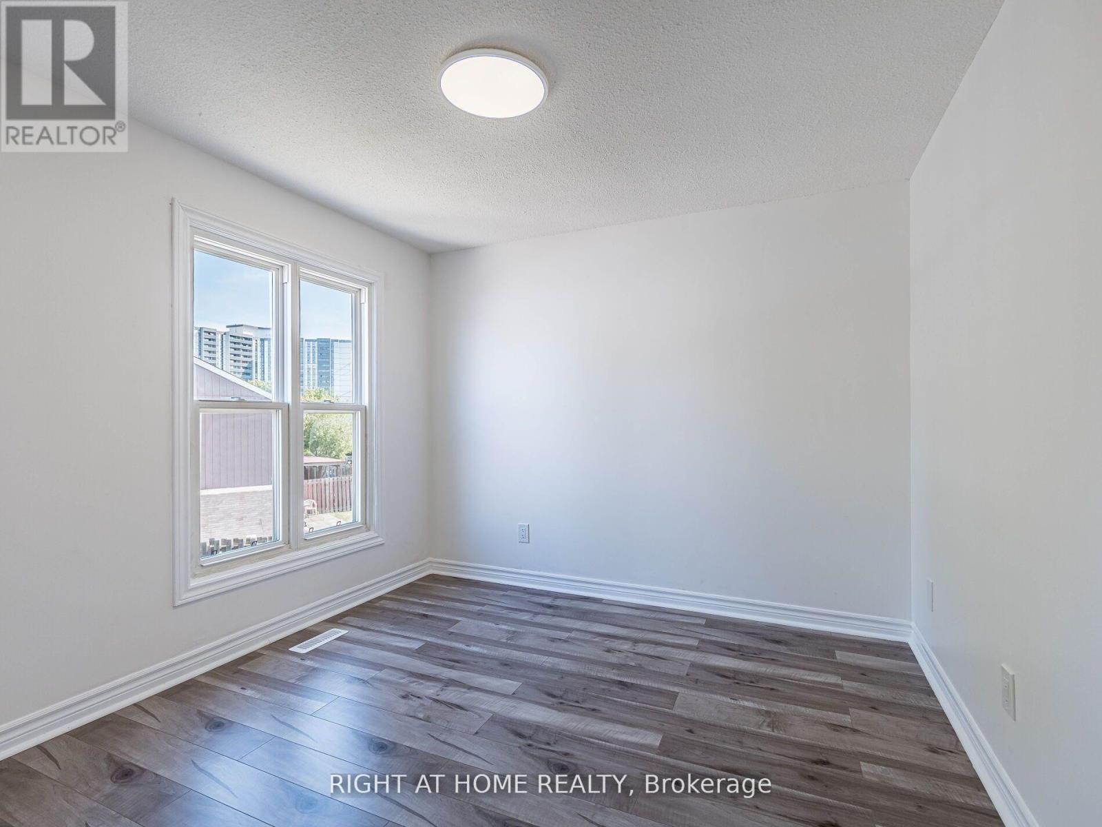 2 Giles Court, Toronto, Ontario  M9V 4C5 - Photo 22 - W12917766