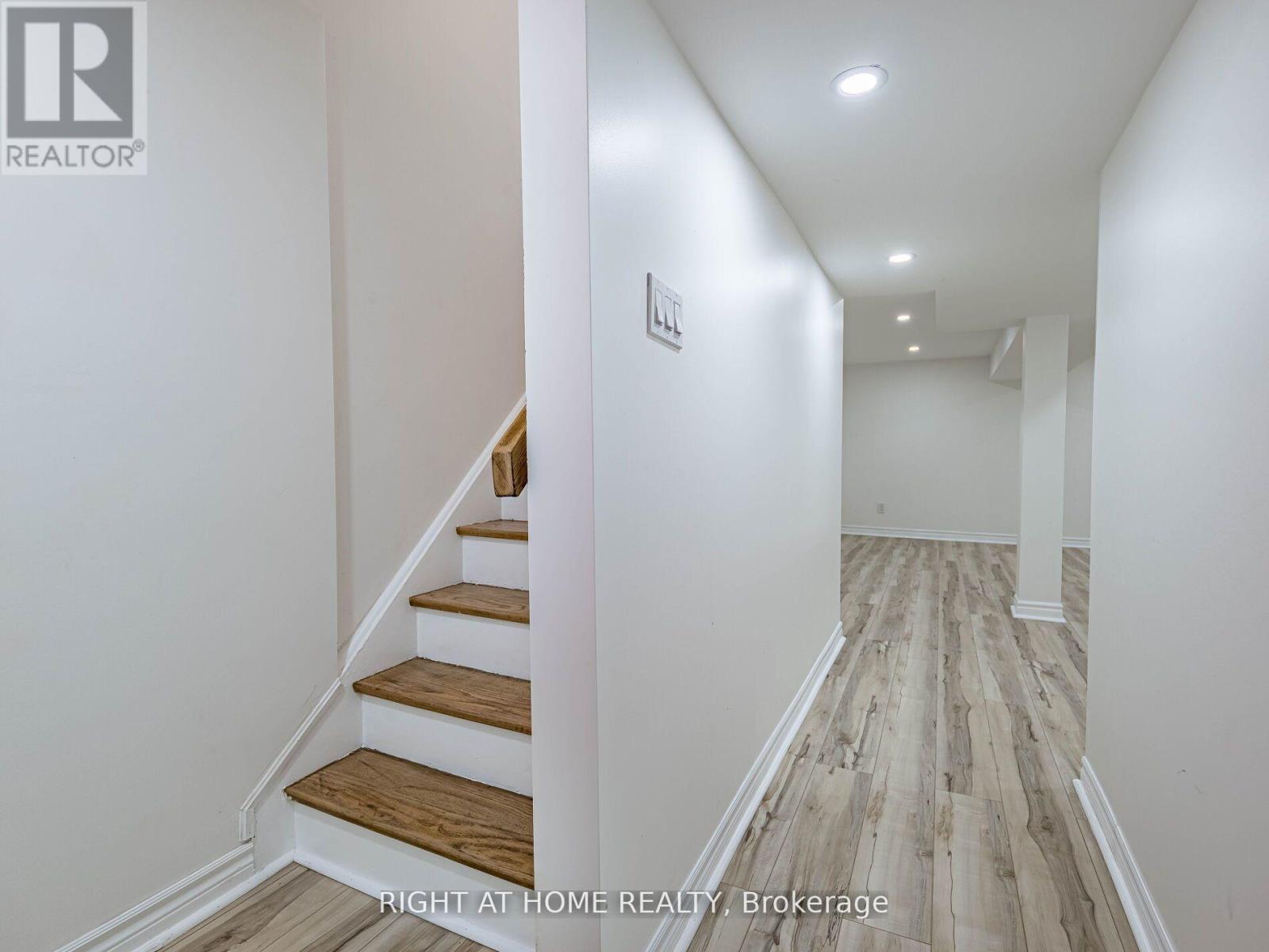 2 Giles Court, Toronto, Ontario  M9V 4C5 - Photo 23 - W12917766