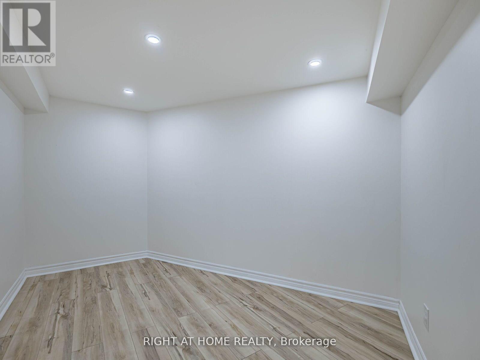 2 Giles Court, Toronto, Ontario  M9V 4C5 - Photo 27 - W12917766