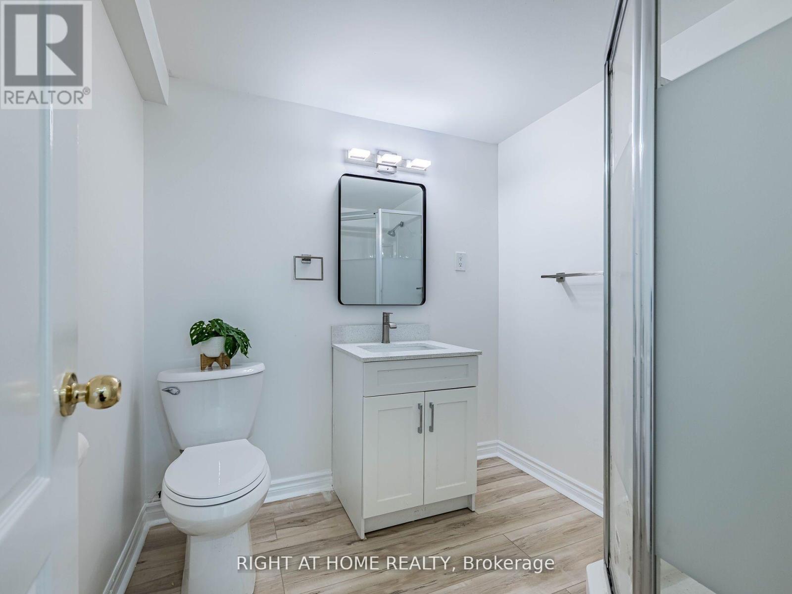 2 Giles Court, Toronto, Ontario  M9V 4C5 - Photo 28 - W12917766