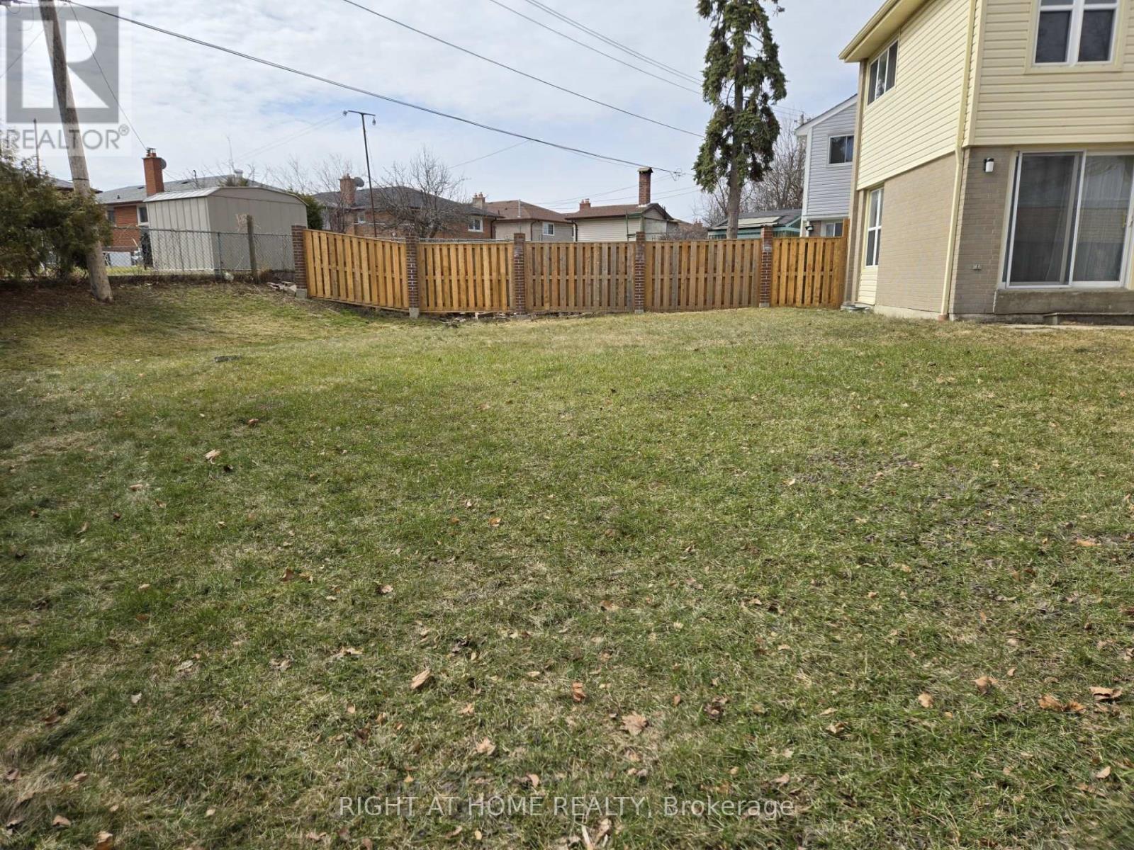 2 Giles Court, Toronto, Ontario  M9V 4C5 - Photo 33 - W12917766
