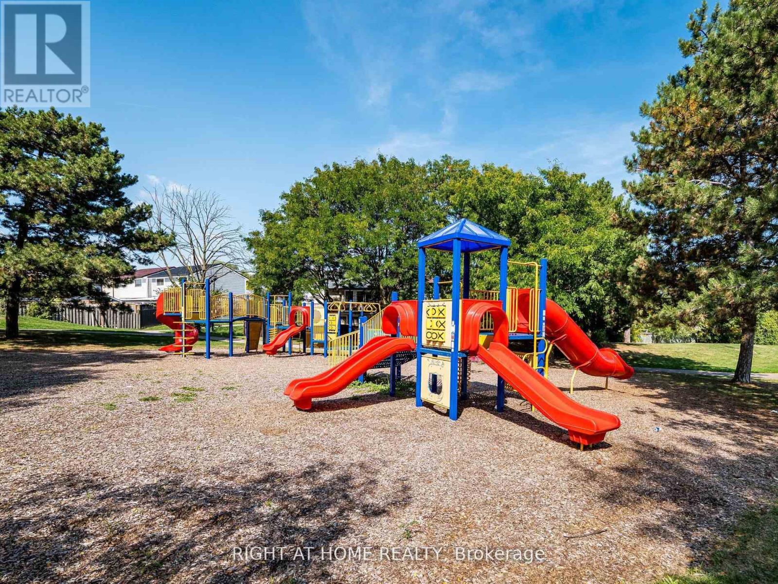 2 Giles Court, Toronto, Ontario  M9V 4C5 - Photo 35 - W12917766