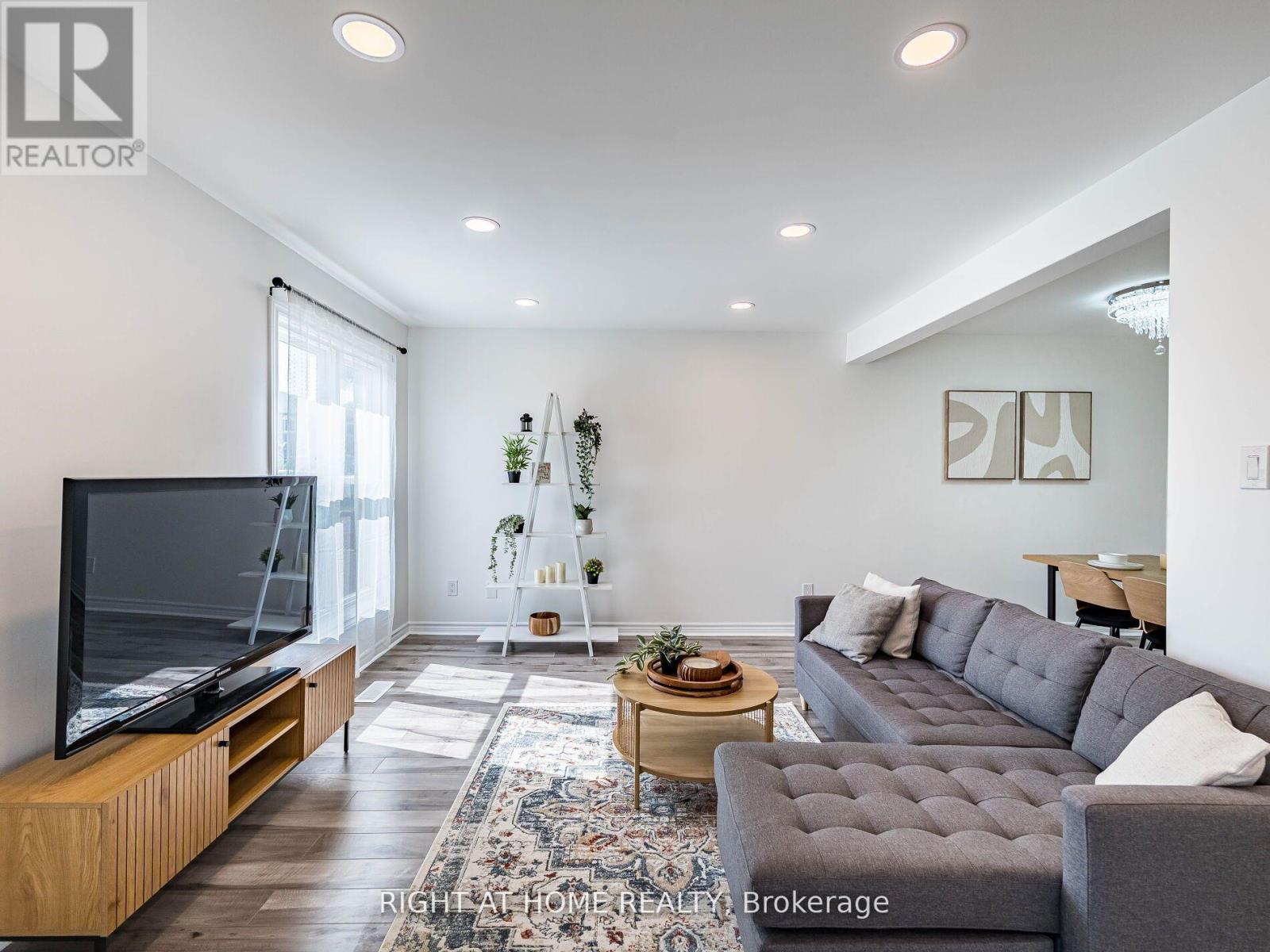 2 Giles Court, Toronto, Ontario  M9V 4C5 - Photo 5 - W12917766