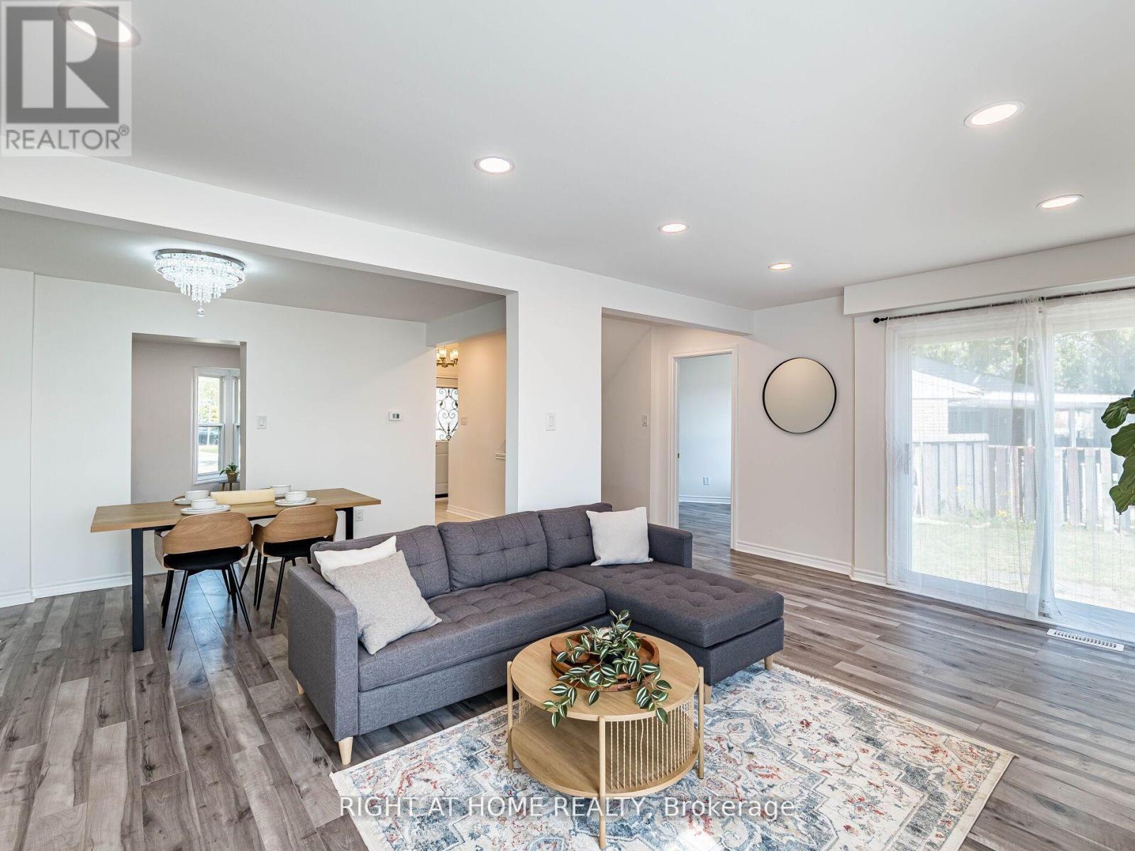 2 Giles Court, Toronto, Ontario  M9V 4C5 - Photo 6 - W12917766