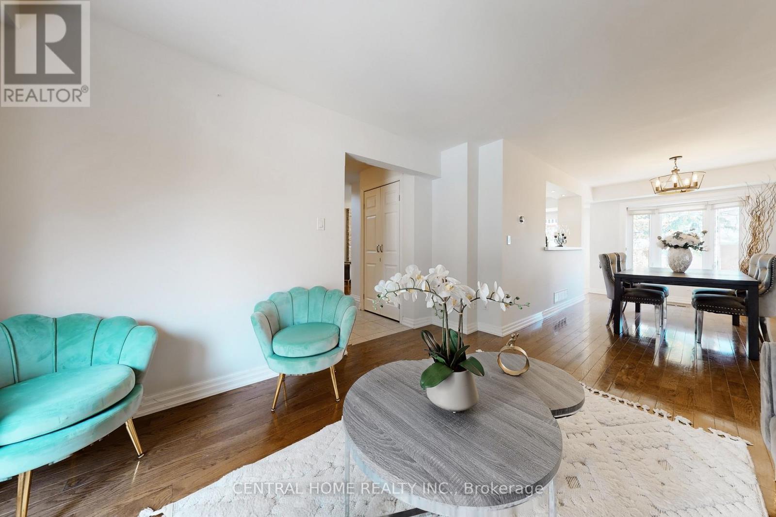 30 Moffat Crescent, Aurora, Ontario  L4G 4Z8 - Photo 9 - N12917500