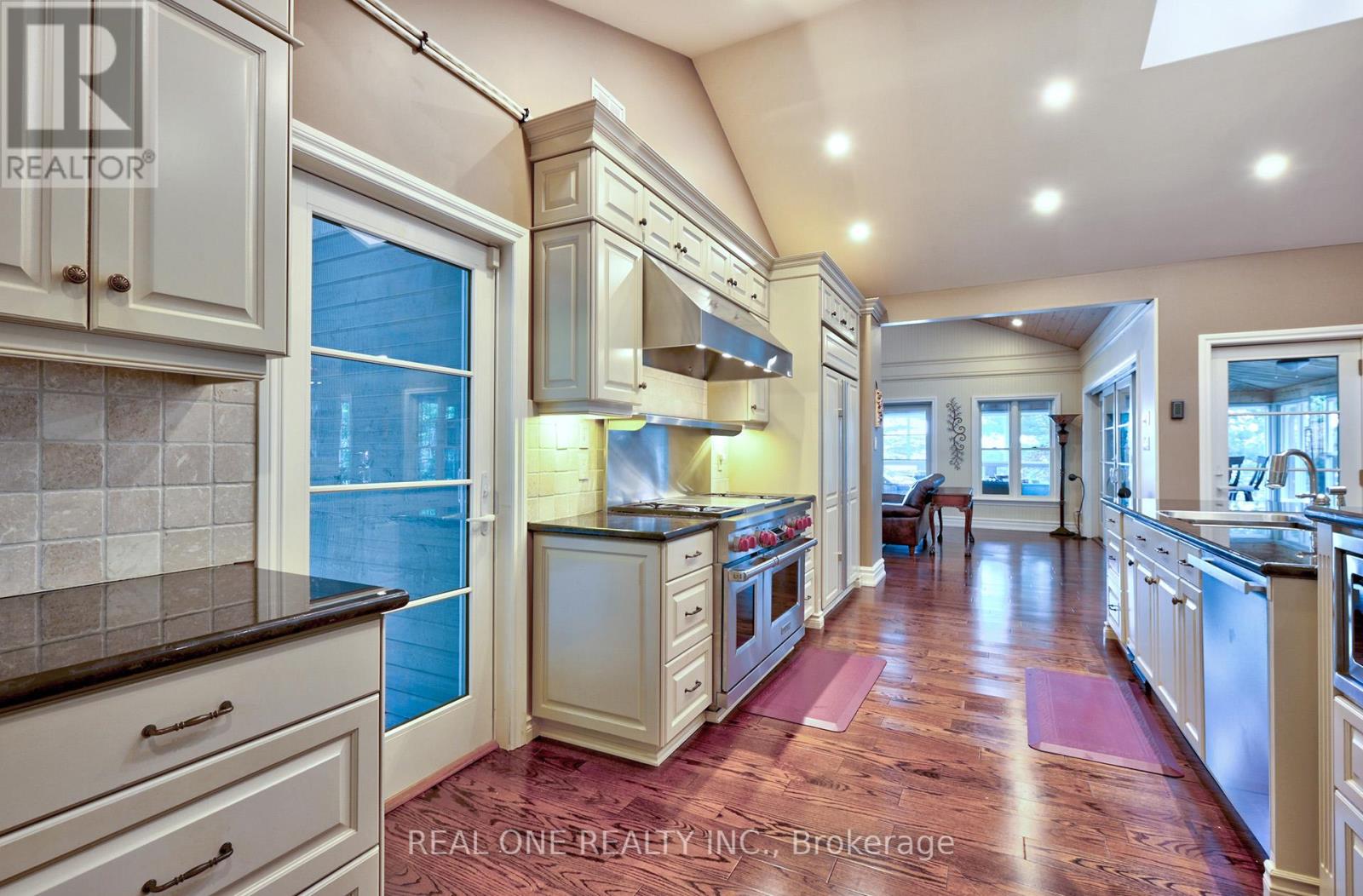 3013 Muskoka Road 117, Lake Of Bays, Ontario  P0B 1A0 - Photo 29 - X12917650