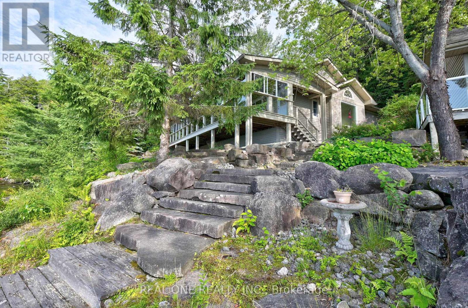 3013 Muskoka Road 117, Lake Of Bays, Ontario  P0B 1A0 - Photo 4 - X12917650
