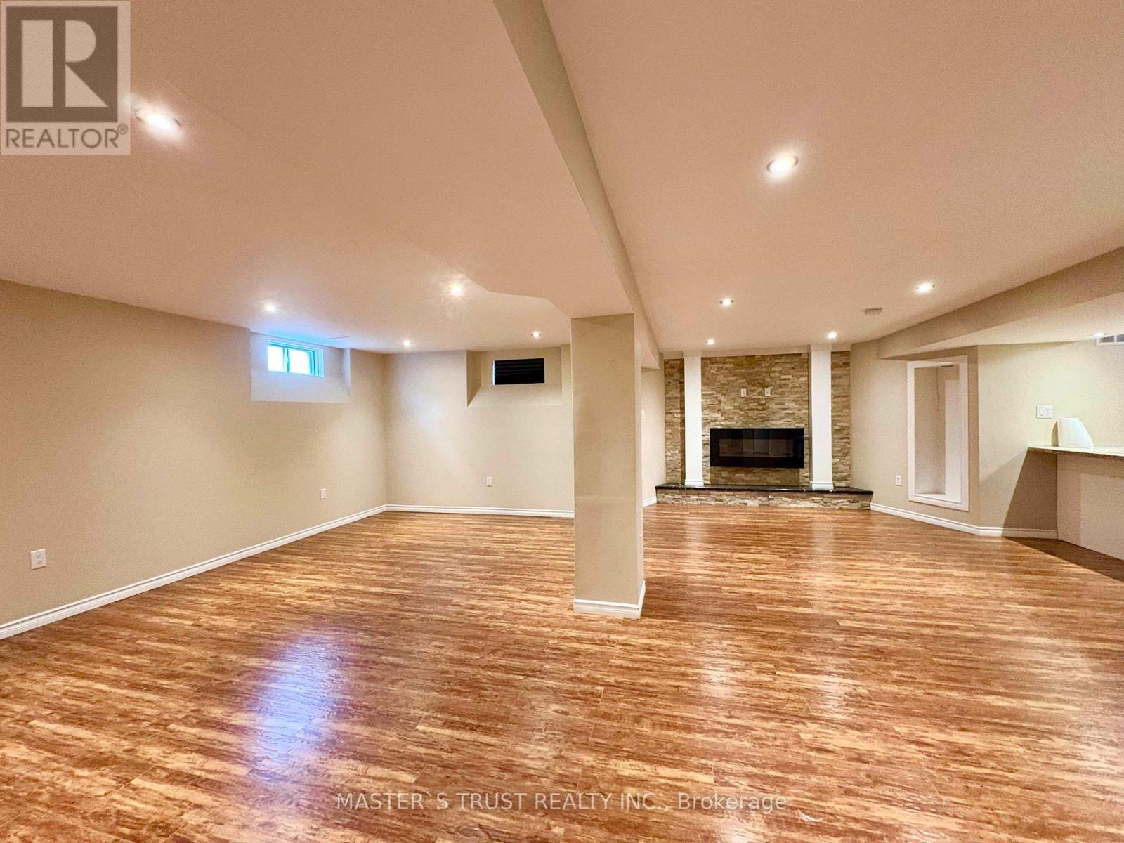 138 Huntingwood Avenue, Hamilton, Ontario  L9H 6X7 - Photo 11 - X12917750