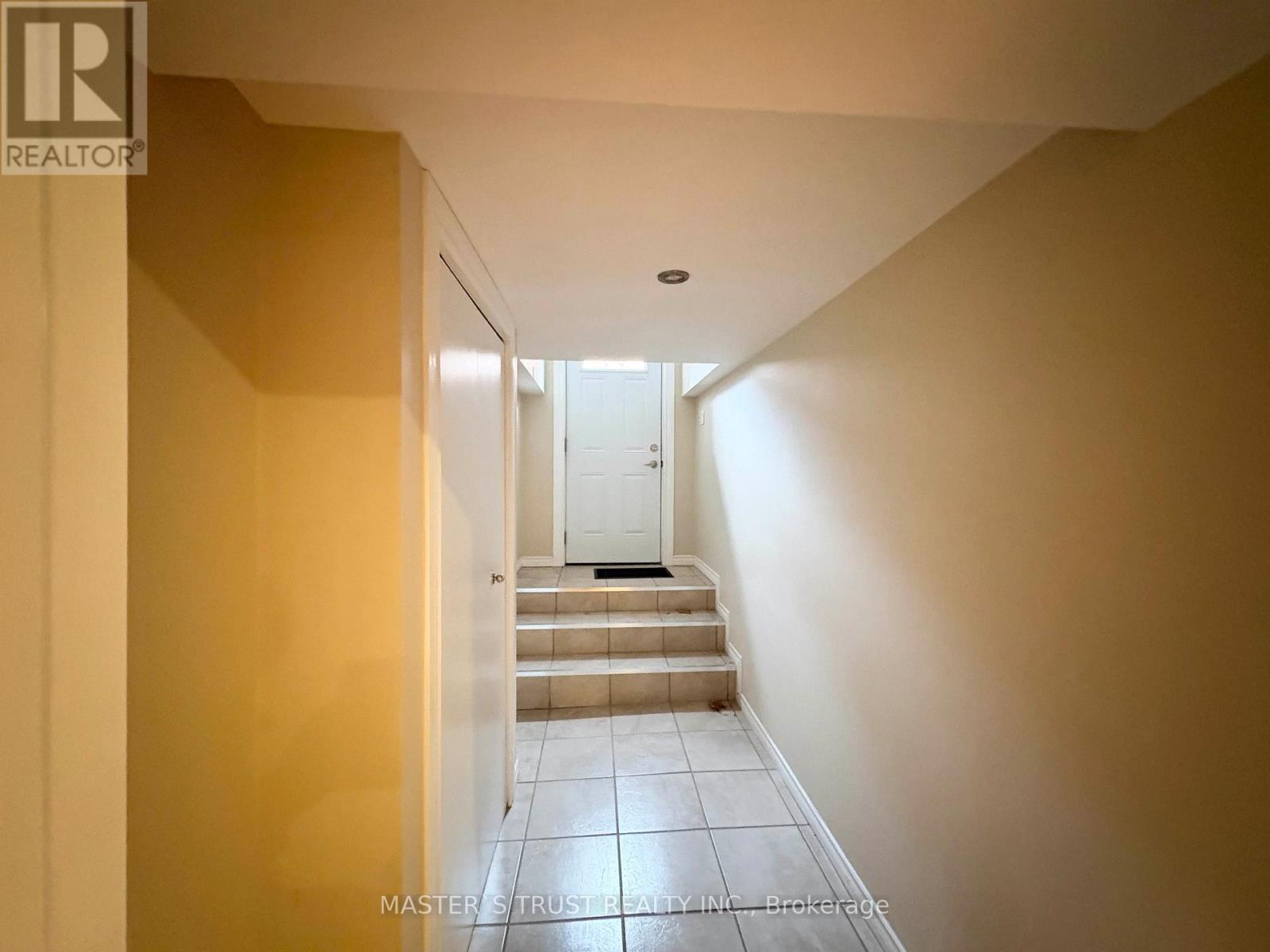 138 Huntingwood Avenue, Hamilton, Ontario  L9H 6X7 - Photo 15 - X12917750