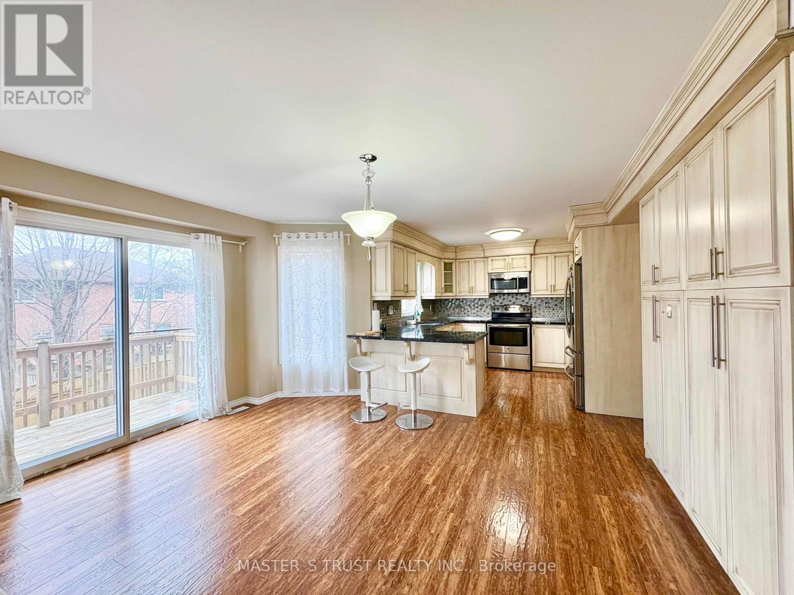 138 Huntingwood Avenue, Hamilton, Ontario  L9H 6X7 - Photo 8 - X12917750