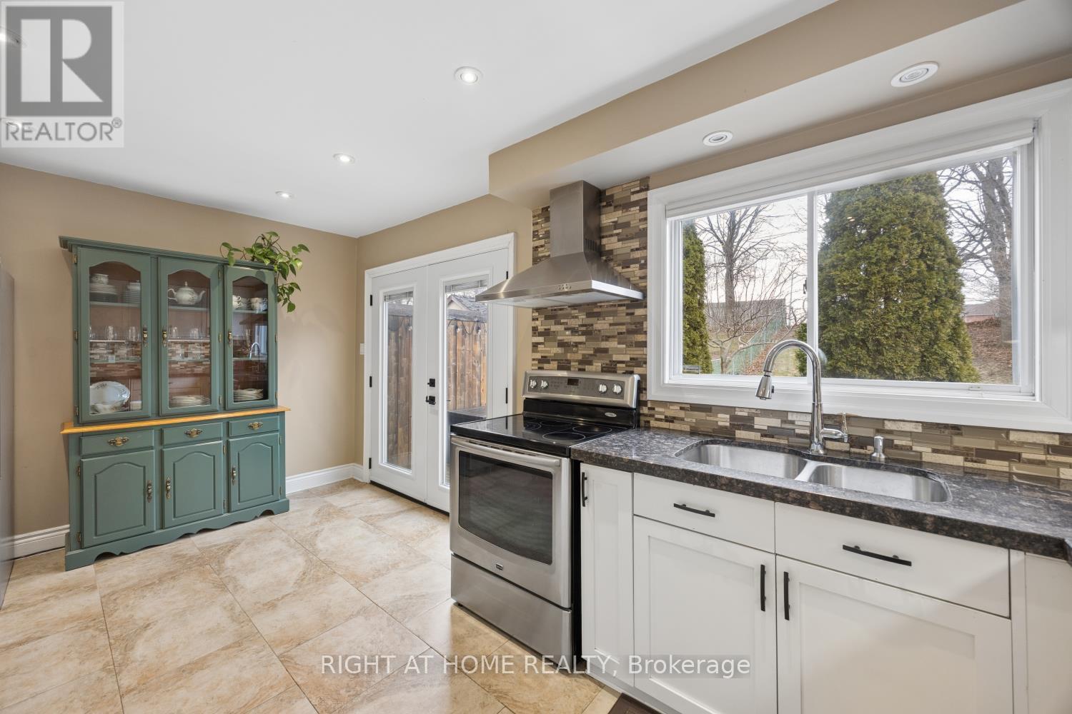 953 Southridge Street, Oshawa, Ontario  L1H 8A4 - Photo 12 - E12917780